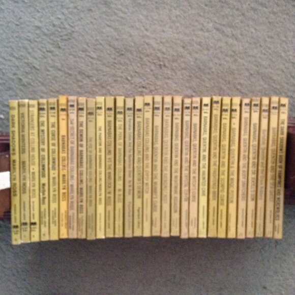 Lot of 29 ORIGINAL Vintage Paperback Library Dark Shadows novels Gothic 1960s - Picture 3 of 12